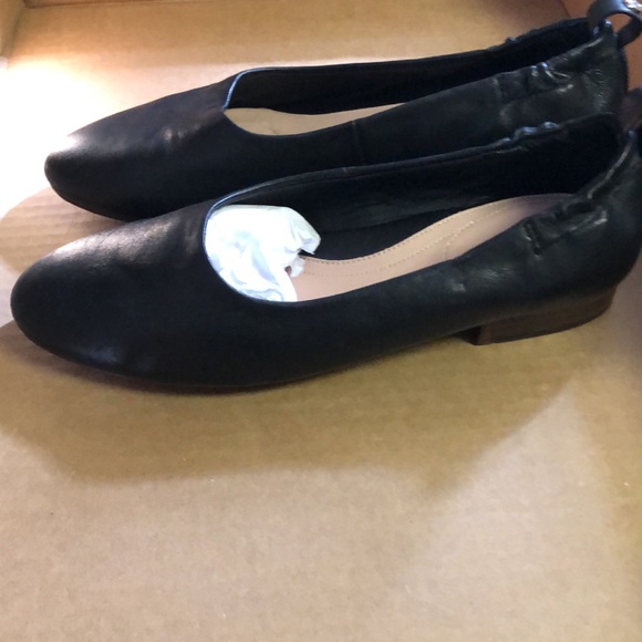 Taryn Rose black flat shoes size 7B. - Picture 3 of 4